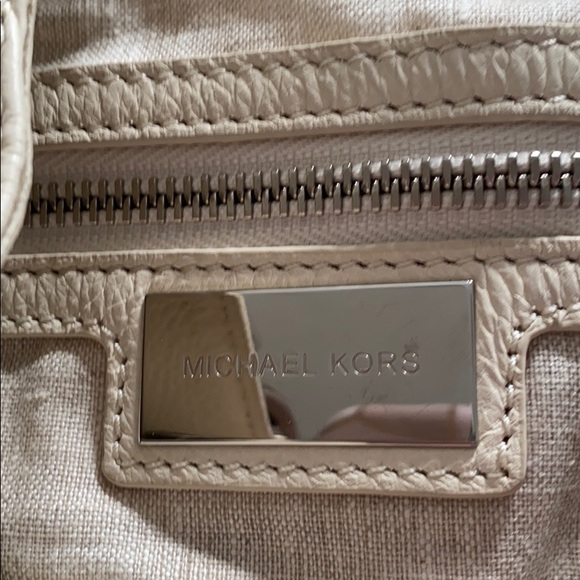 Designer Michael Kors Handbag - Picture 6 of 8